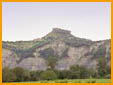 Le Rocher de Sampzon, Visible depuis tous les accs.